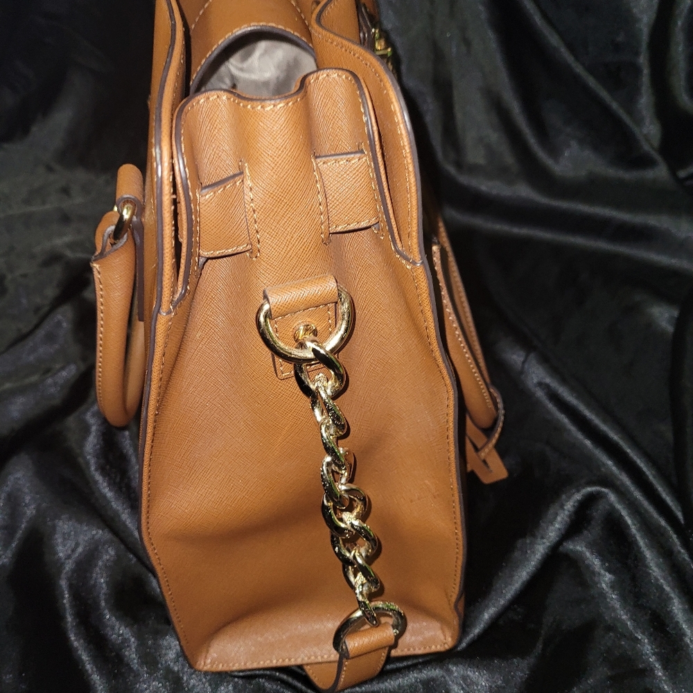 Michael  kors hand bag 👜 - Picture 6 of 15